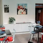 Hostel Safestay Charles Bridge *