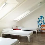 Hostel Safestay Charles Bridge