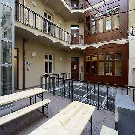 Hostel Safestay Prague Charles Bridge *