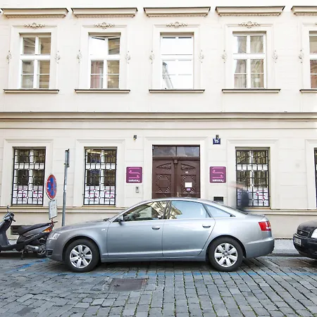 Safestay Charles Bridge Hostal