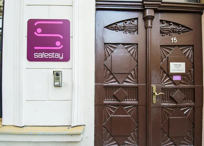 Hostal Safestay Charles Bridge Praga