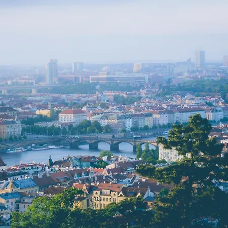 Safestay Charles Bridge אכסניה