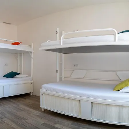 Safestay Charles Bridge Hostel *