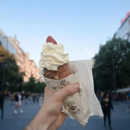 Hostel Safestay Charles Bridge Prága