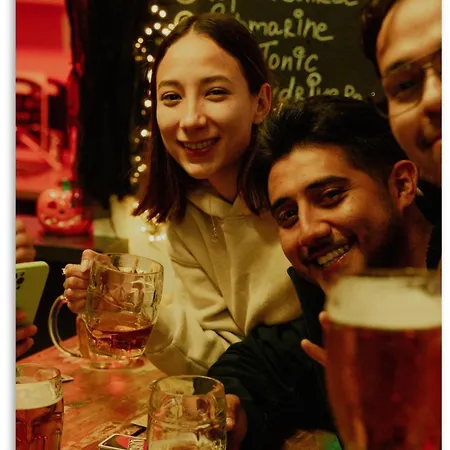 Safestay Charles Bridge * Prága