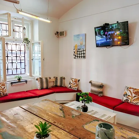 Albergue Safestay Charles Bridge *