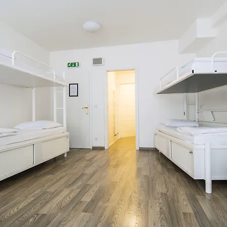 Safestay Prague Charles Bridge Hostel *