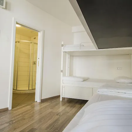 Safestay Charles Bridge * Prága