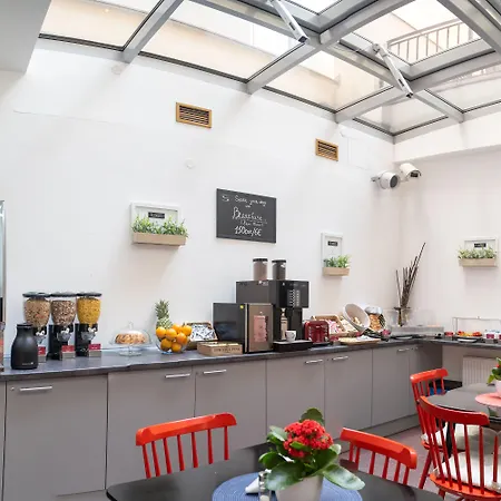 Safestay Charles Bridge * Prága