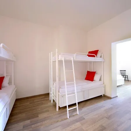 Hostel Safestay Charles Bridge Prága