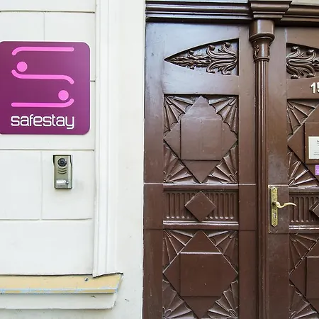 Hostel Safestay Charles Bridge Prága