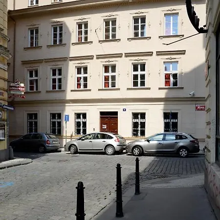 Safestay Charles Bridge *