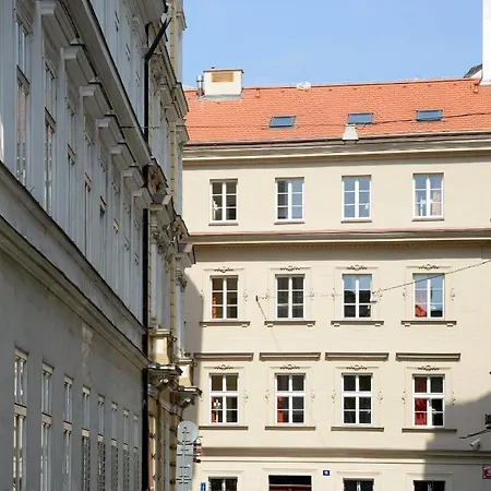 Safestay Charles Bridge אכסניה פראג