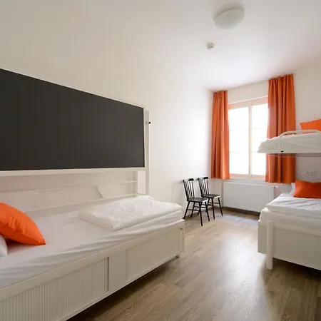 Safestay Charles Bridge * Prága