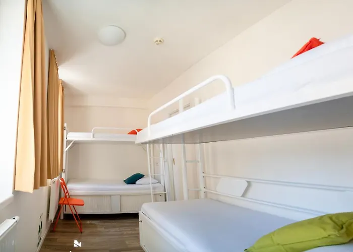 Hostel Safestay Prague Charles Bridge *