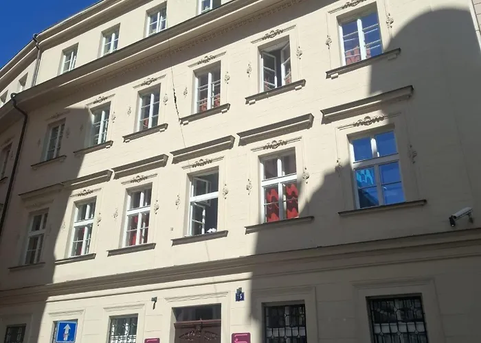 Safestay Prague Charles Bridge Hostel *