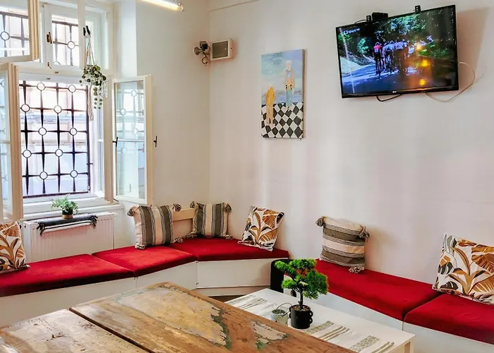 Hostel Safestay Prague Charles Bridge *