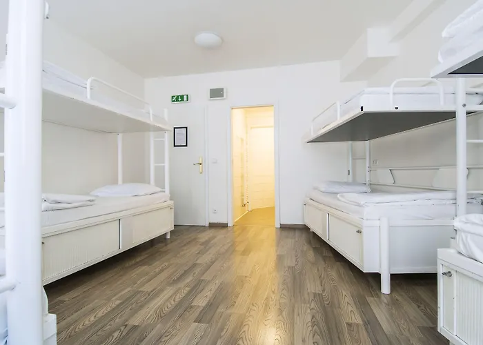 Safestay Prague Charles Bridge Hostel *