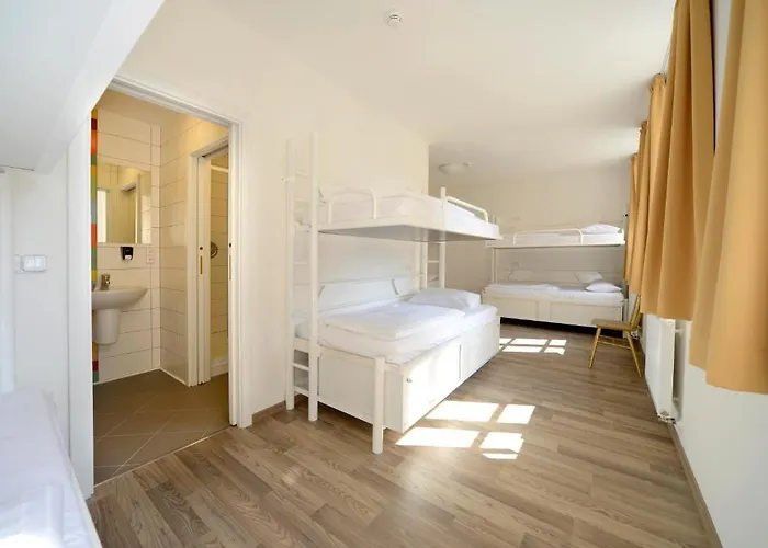 Safestay Prague Charles Bridge Hostel *