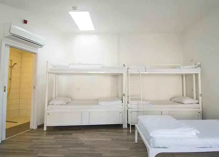 Hostel Safestay Prague Charles Bridge *