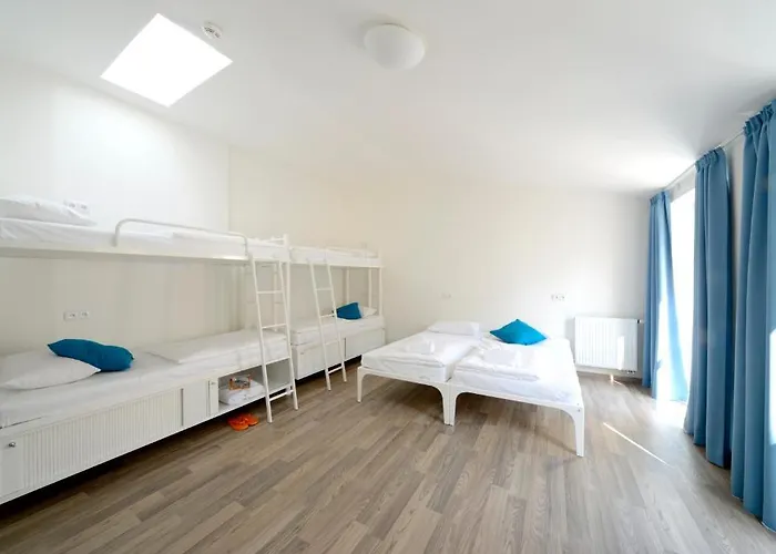 Hostel Safestay Prague Charles Bridge *